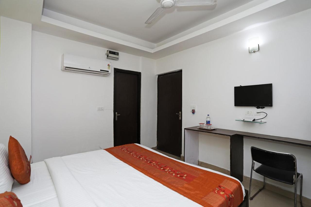 Oyo 11392 The Hotel Grand Hospitality โนอิดา ภายนอก รูปภาพ