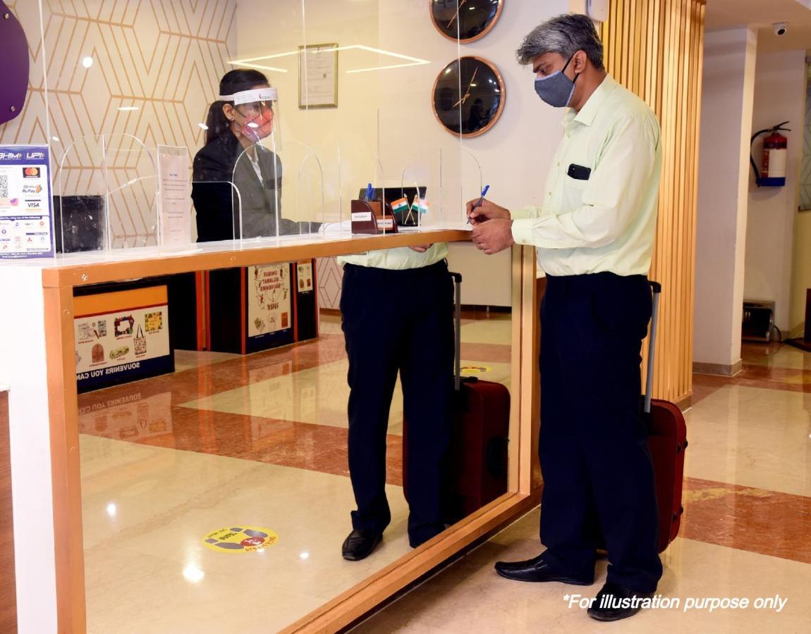 Oyo 11392 The Hotel Grand Hospitality โนอิดา ภายนอก รูปภาพ